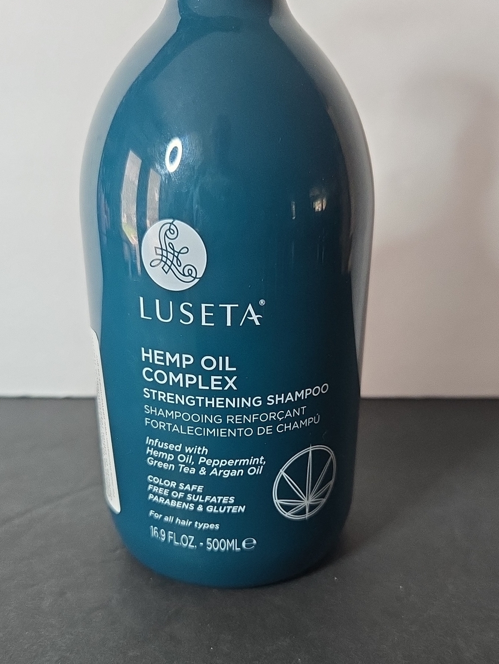 Luseta Hemp Oil Complex Strengthening Shampoo NEW